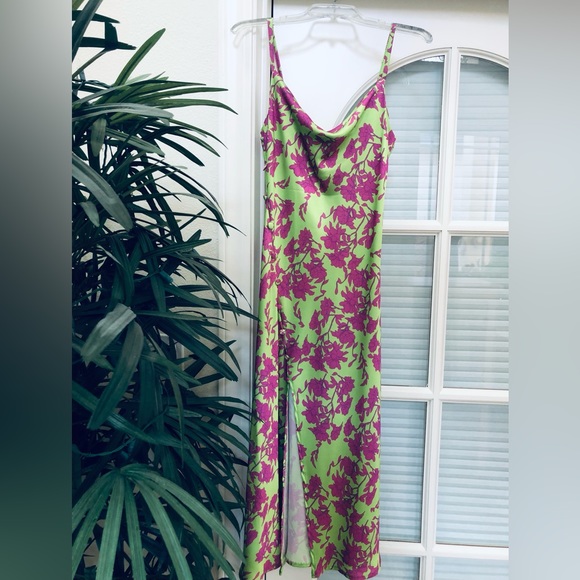 🌺🌸 Vanessa Scott Apple-Green and Frusia-Pink Draped-Neck Strap Long Dress. - Picture 3 of 16